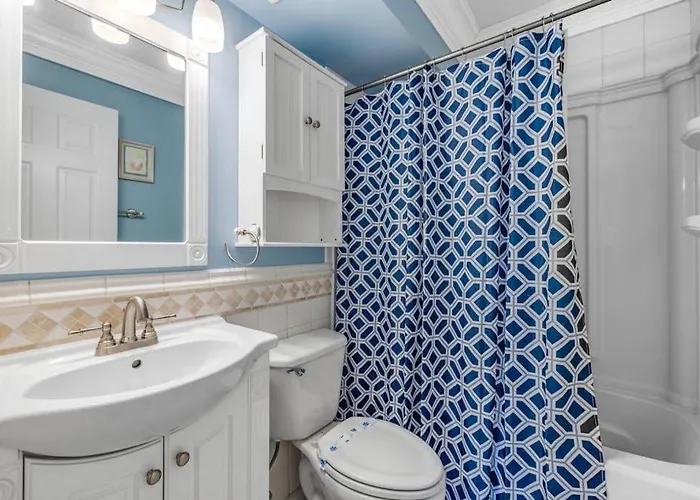 Cozy Beachfront With Balcony Washer & Dryer Pools & Gym Ocean City