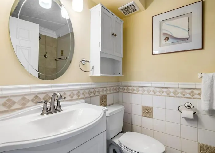 Cozy Beachfront With Balcony Washer & Dryer Pools & Gym *