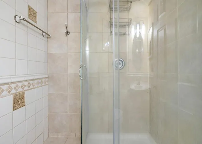 Holiday home Cozy Beachfront With Balcony Washer & Dryer Pools & Gym