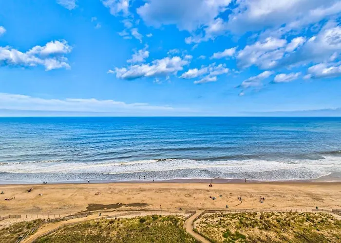 Cozy Beachfront With Balcony Washer & Dryer Pools & Gym *
