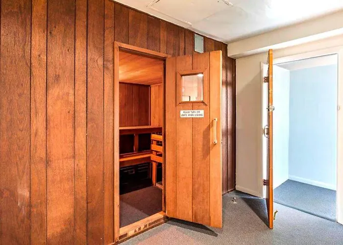 Holiday home Cozy Beachfront With Balcony Washer & Dryer Pools & Gym *