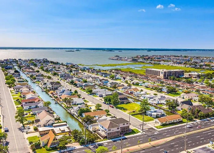 Cozy Beachfront With Balcony Washer & Dryer Pools & Gym *